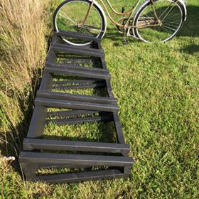Build a simple bike stand for your garden